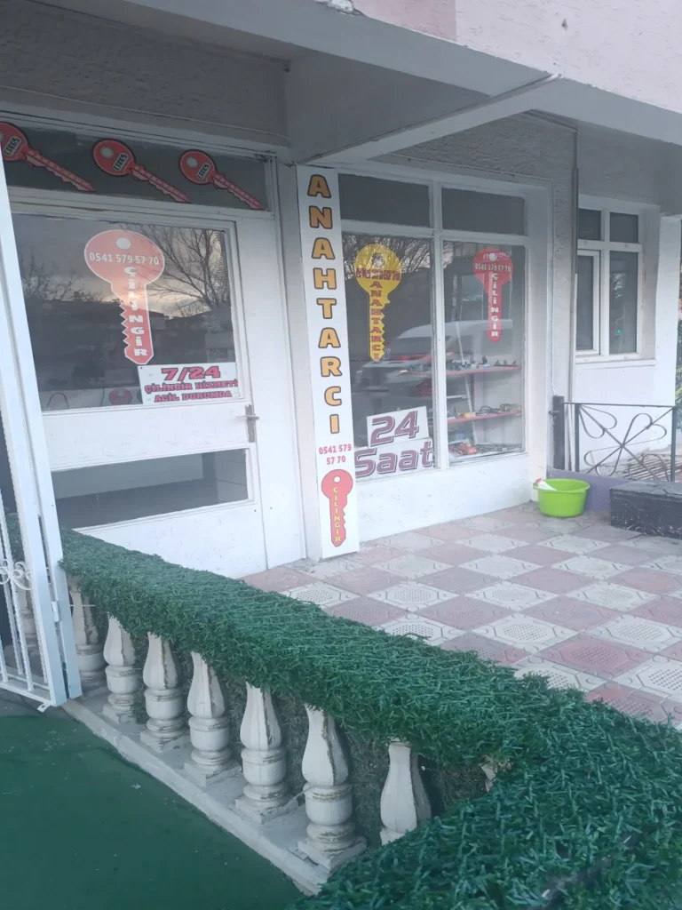 Silahtar Caddesi Çilingir